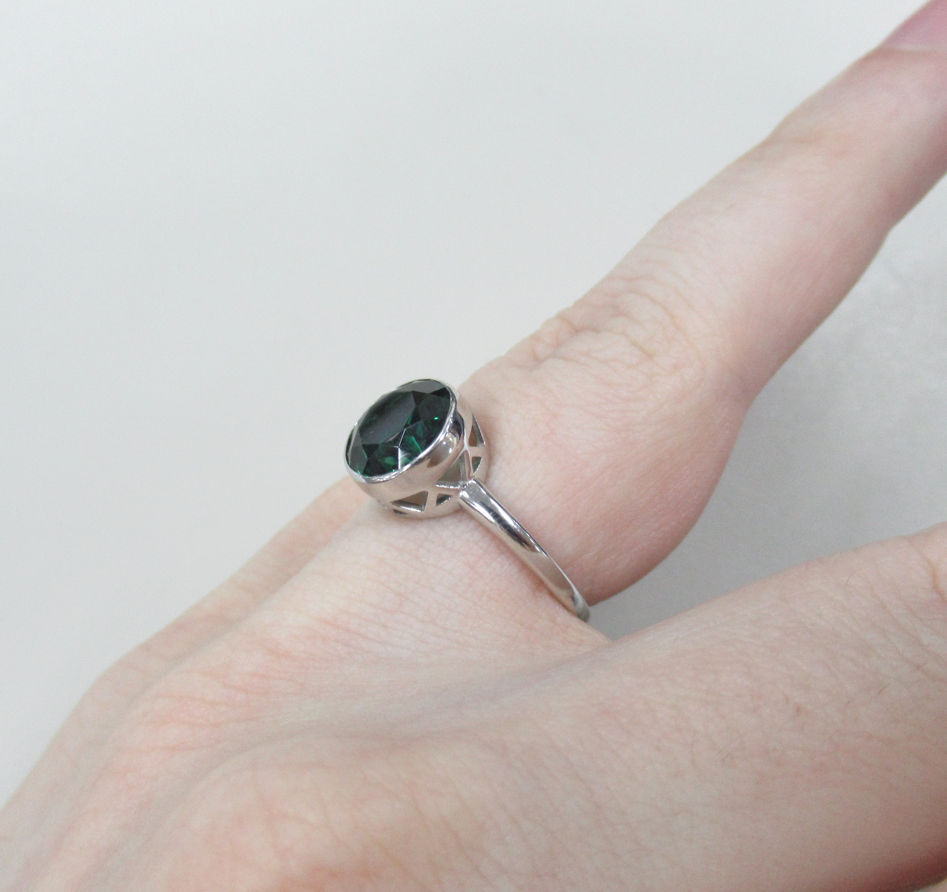 Серебряное кольцо с празиолитом